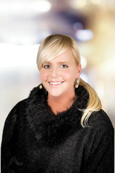 Portrait of Danna Vichot, Home Marketing Consultant | REALTOR® | ASP®.